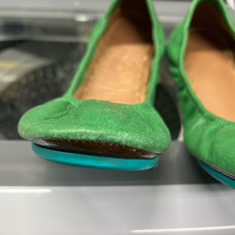 Tieks green leather shoes 8 - Picture 3 of 8